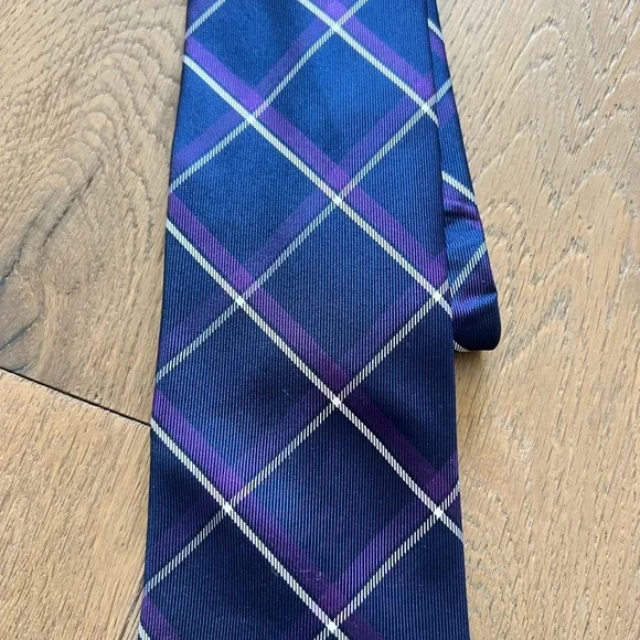 Tommy Hilfiger Tie - Picture 2 of 3